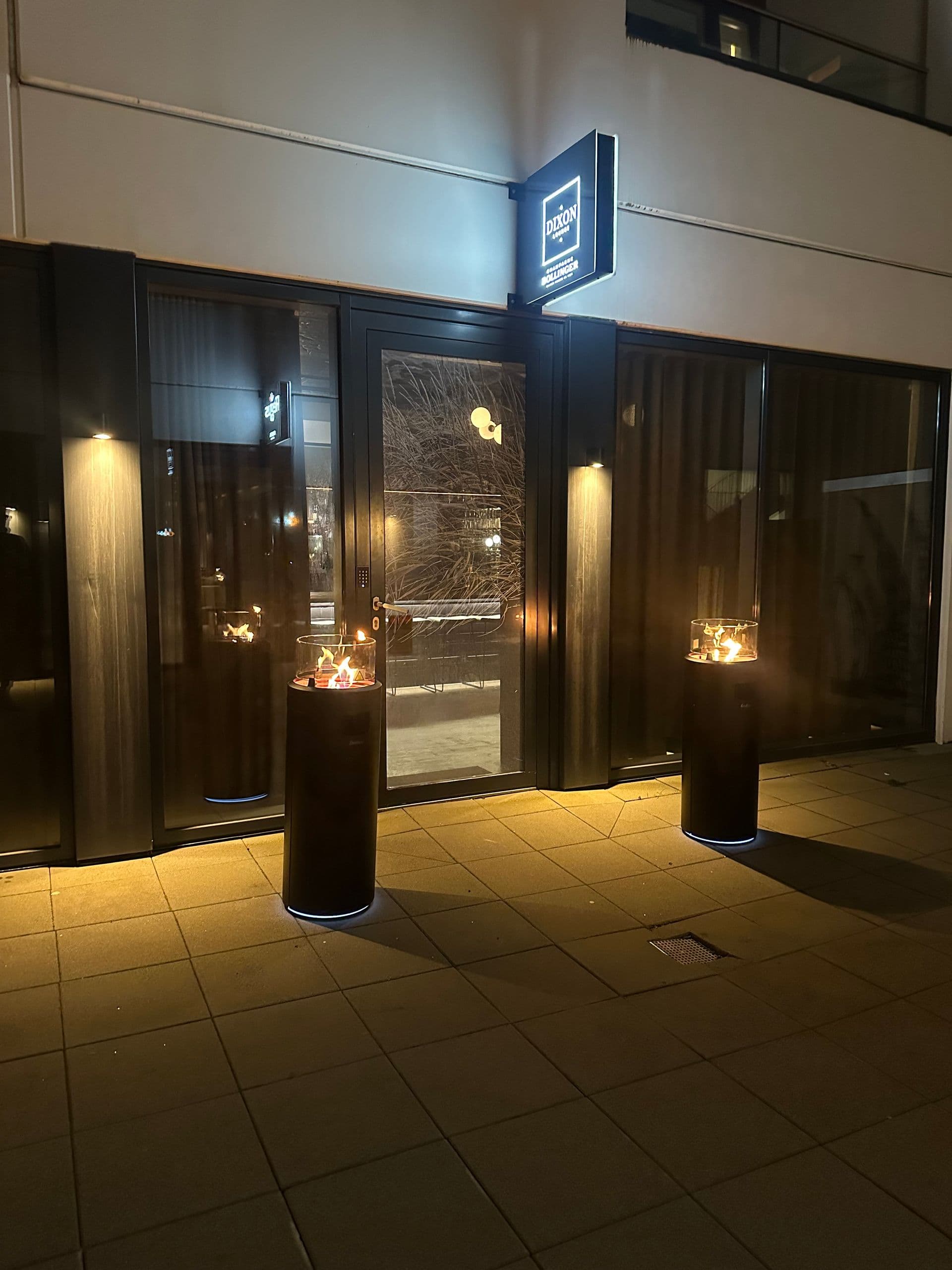 Dixon Lounge