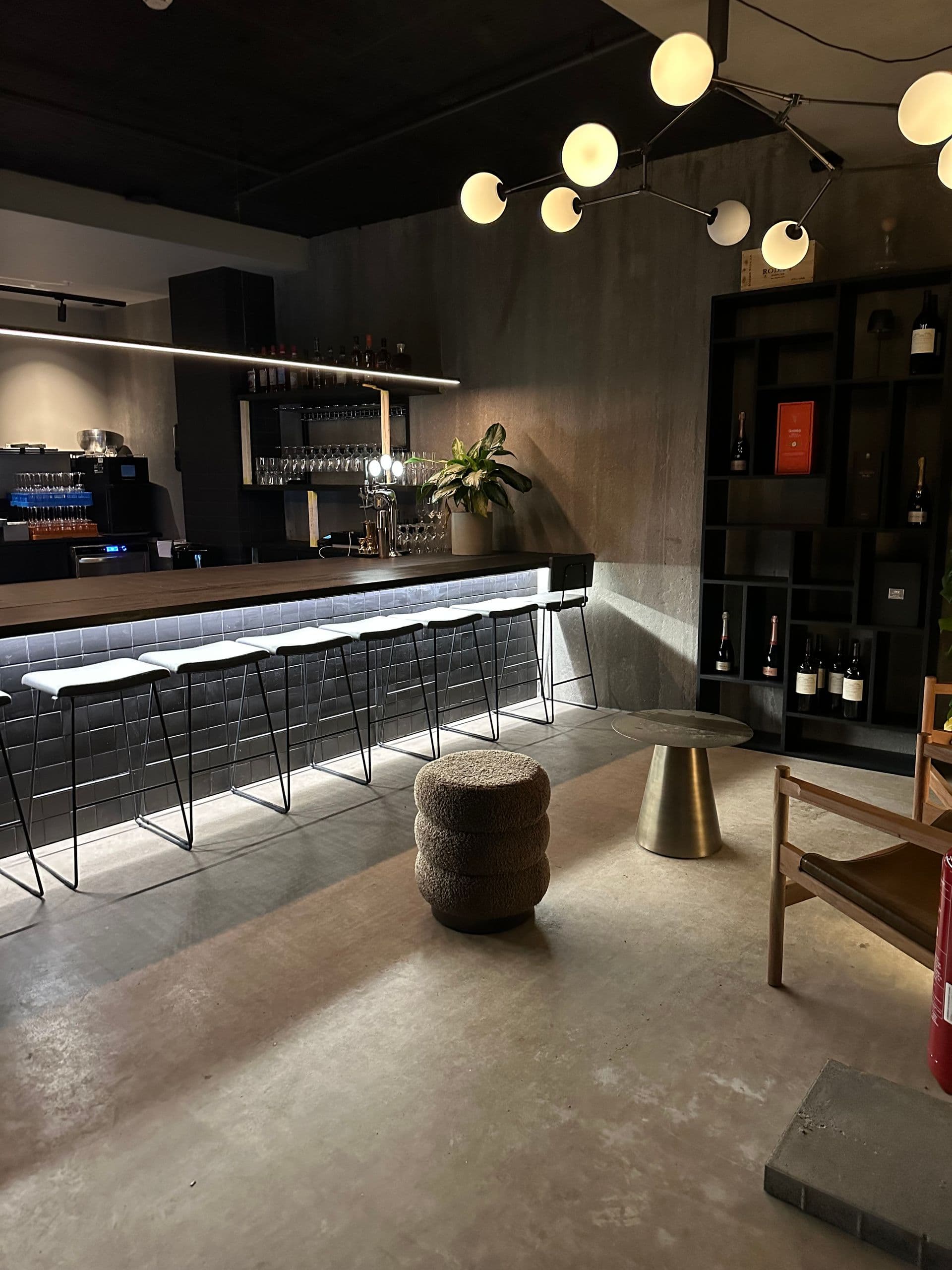 Dixon Lounge Bar